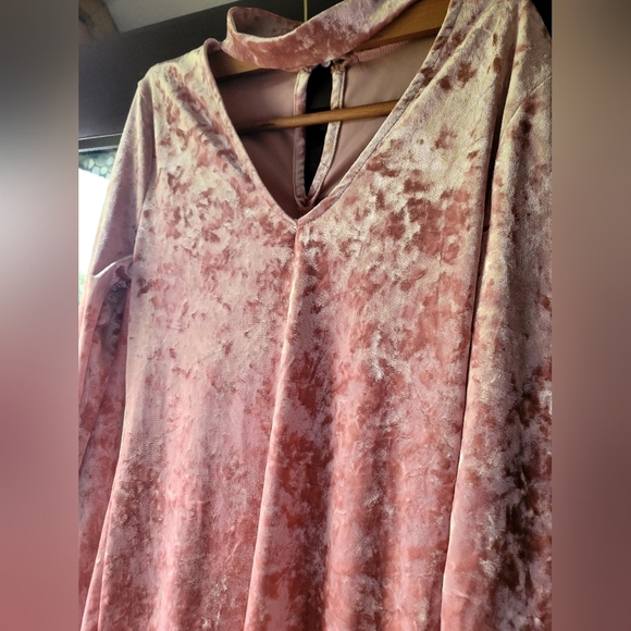 Ambiance Pink Long Sleeve Crushed Velvet Dress w/ Collar Cut Out Size Medium - Picture 3 of 4